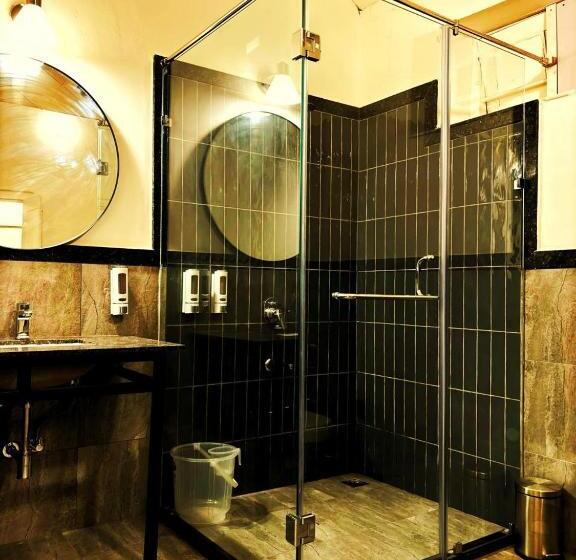 Отель North Avenue Suites