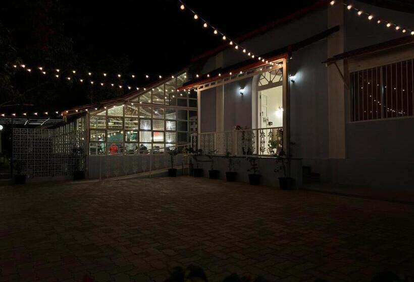 Отель North Avenue Suites