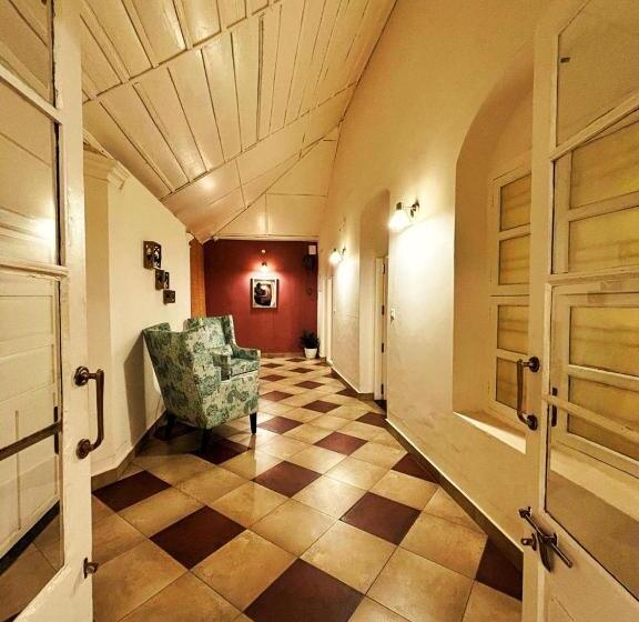 Отель North Avenue Suites