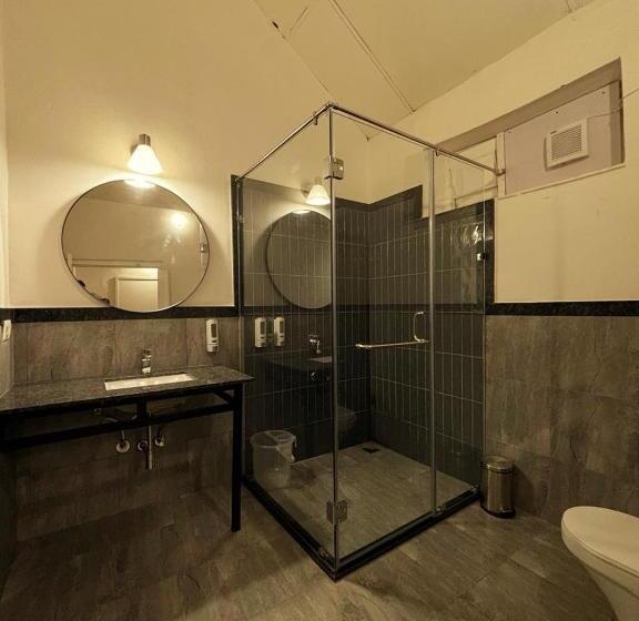 Отель North Avenue Suites