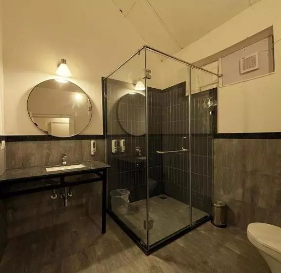 ホテル North Avenue Suites