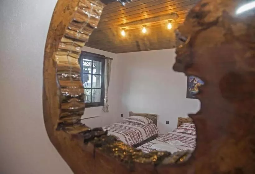 Majatalo Chateau Erkech Triple Room