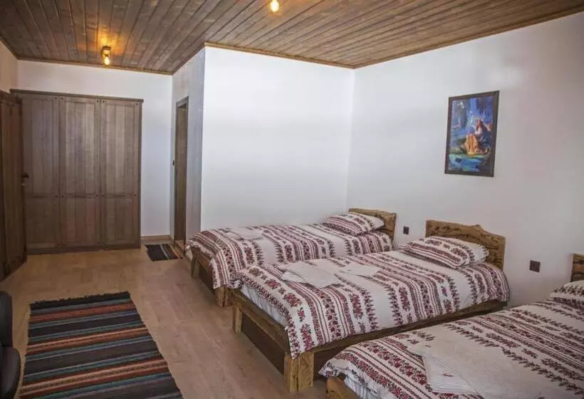 Majatalo Chateau Erkech Triple Room