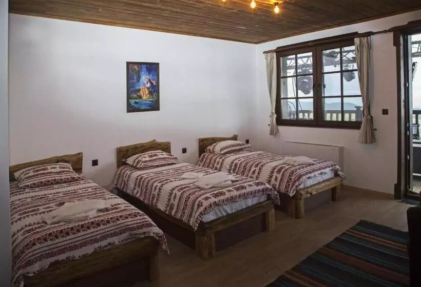 Majatalo Chateau Erkech Triple Room