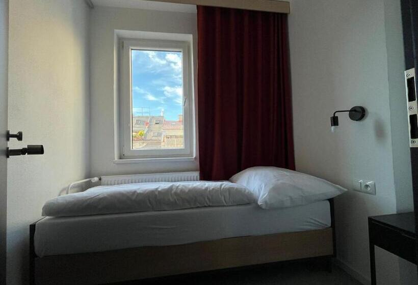 Izy Stay Hostel Coworking Nomads