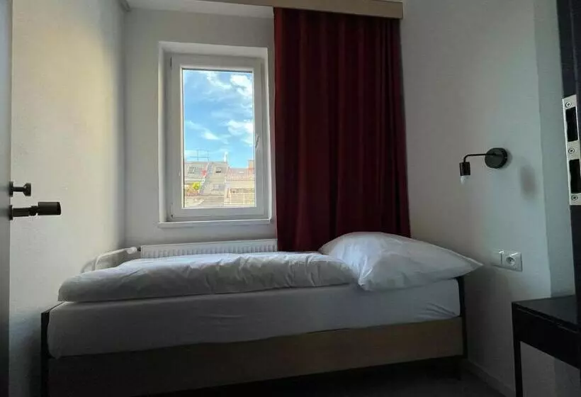 Izy Stay Hostel Coworking Nomads