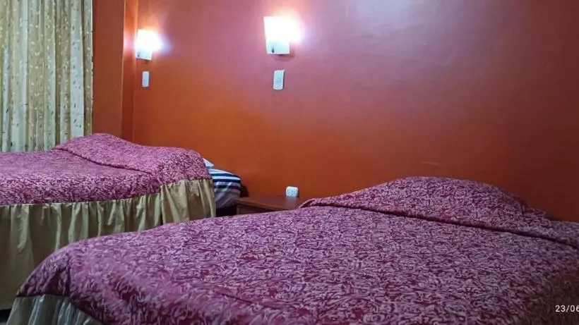 هتل Hostal Zurit Puno