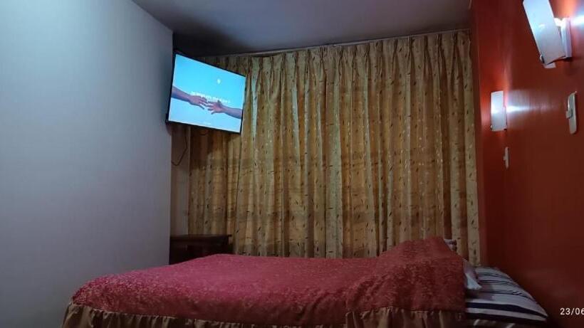 ホテル Hostal Zurit Puno