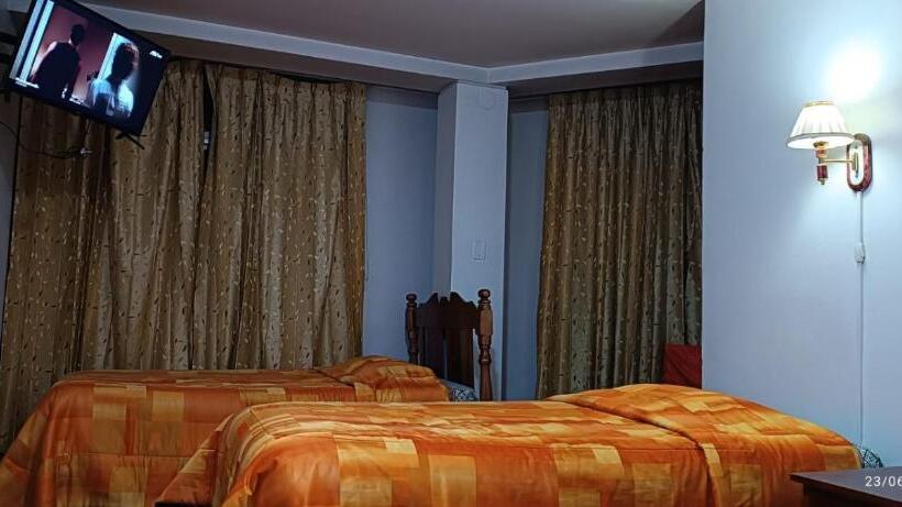 ホテル Hostal Zurit Puno