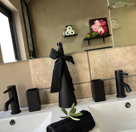 بنسيون Hephzibah Inn Guest House And Venue