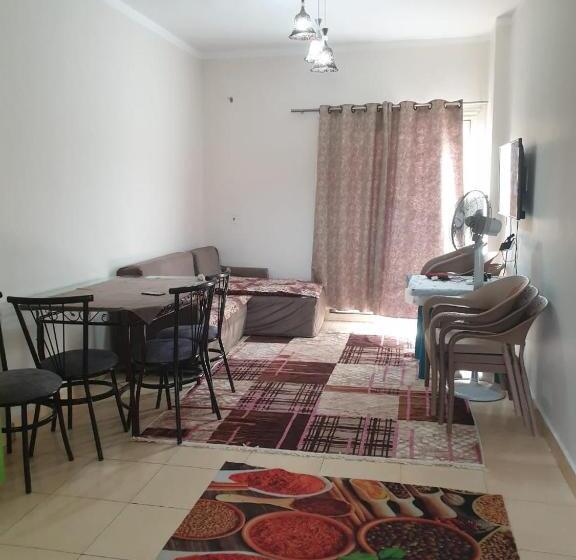 استراحتگاه لاسرينا عيون موسي راس سدر أرضي بجاردن فيو بحر وعلي البيسين للعائلات فقط