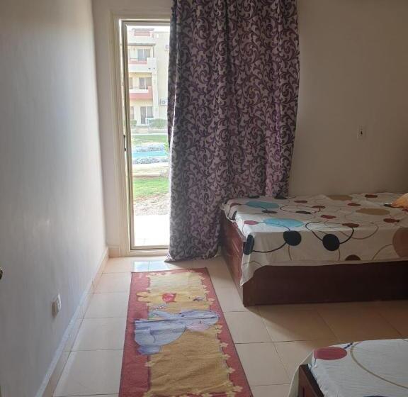 استراحتگاه لاسرينا عيون موسي راس سدر أرضي بجاردن فيو بحر وعلي البيسين للعائلات فقط