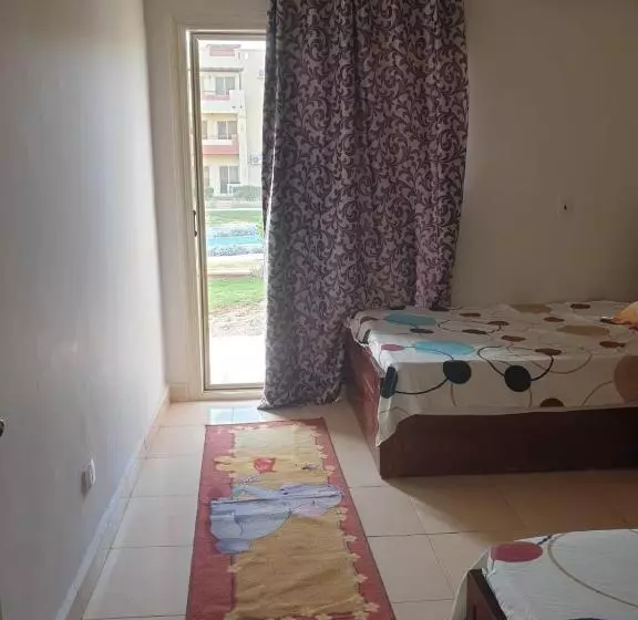 استراحتگاه لاسرينا عيون موسي راس سدر أرضي بجاردن فيو بحر وعلي البيسين للعائلات فقط