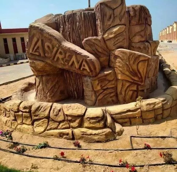 استراحتگاه لاسرينا عيون موسي راس سدر أرضي بجاردن فيو بحر وعلي البيسين للعائلات فقط