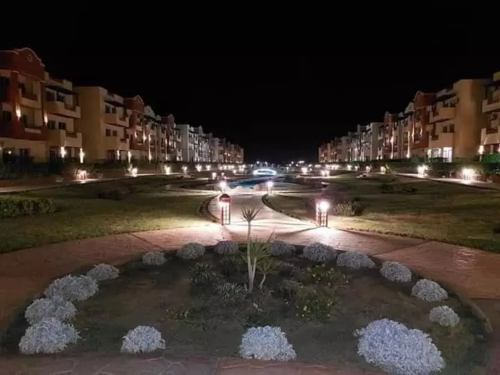 استراحتگاه لاسرينا عيون موسي راس سدر أرضي بجاردن فيو بحر وعلي البيسين للعائلات فقط