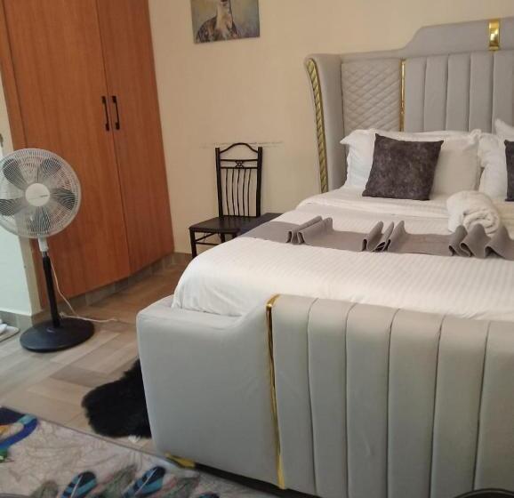 تختخواب و صبحانه Breezy Studio