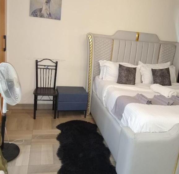 تختخواب و صبحانه Breezy Studio