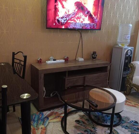 تختخواب و صبحانه Breezy Studio