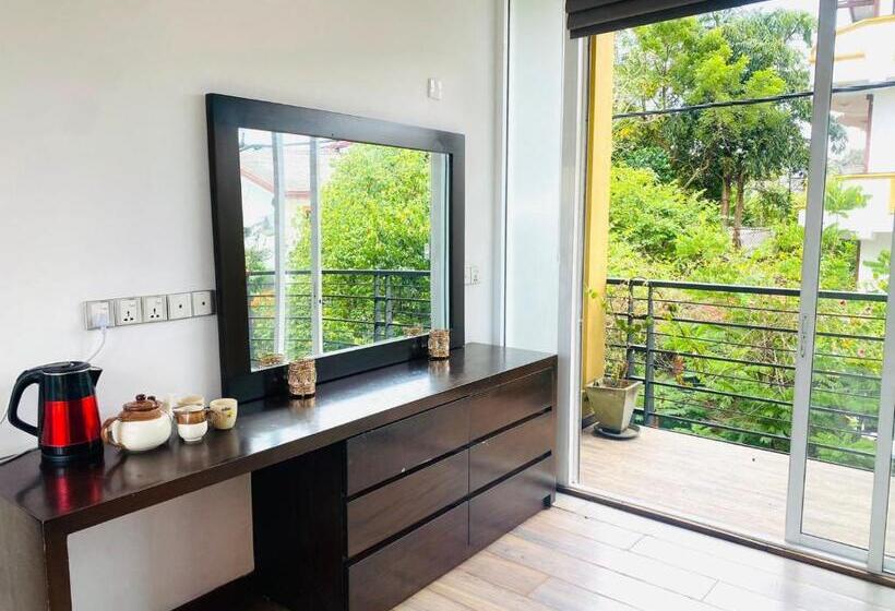 צימר Priyajeewaka Luxury Resort & Nursing Care