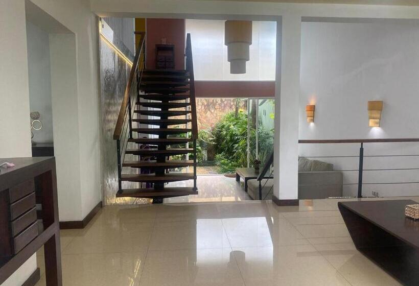 צימר Priyajeewaka Luxury Resort & Nursing Care