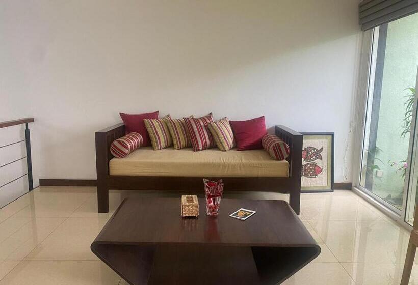 צימר Priyajeewaka Luxury Resort & Nursing Care