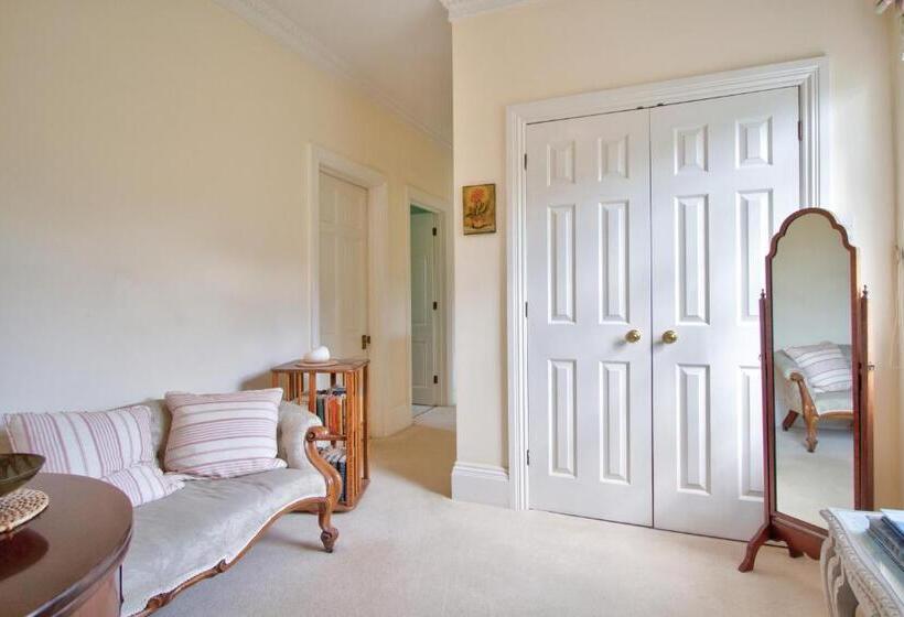 Bed and Breakfast West Compton Manor