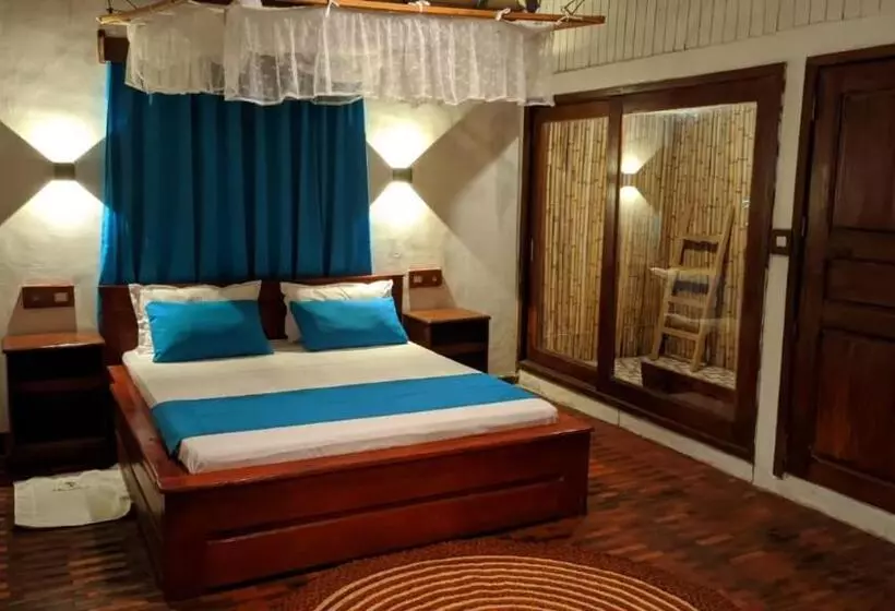 هتل Ampazôny Oasis Lodge