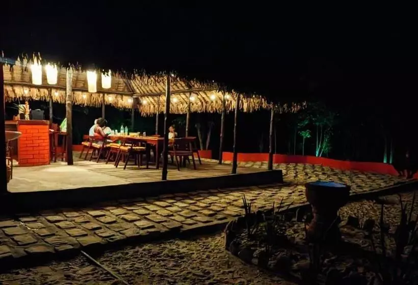 هتل Ampazôny Oasis Lodge