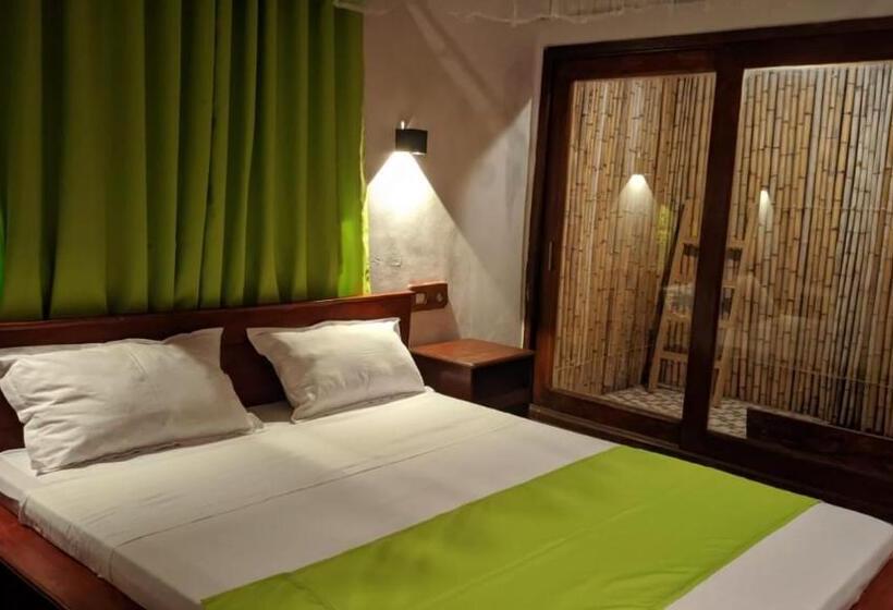 هتل Ampazôny Oasis Lodge