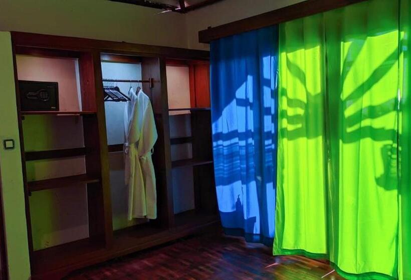 هتل Ampazôny Oasis Lodge