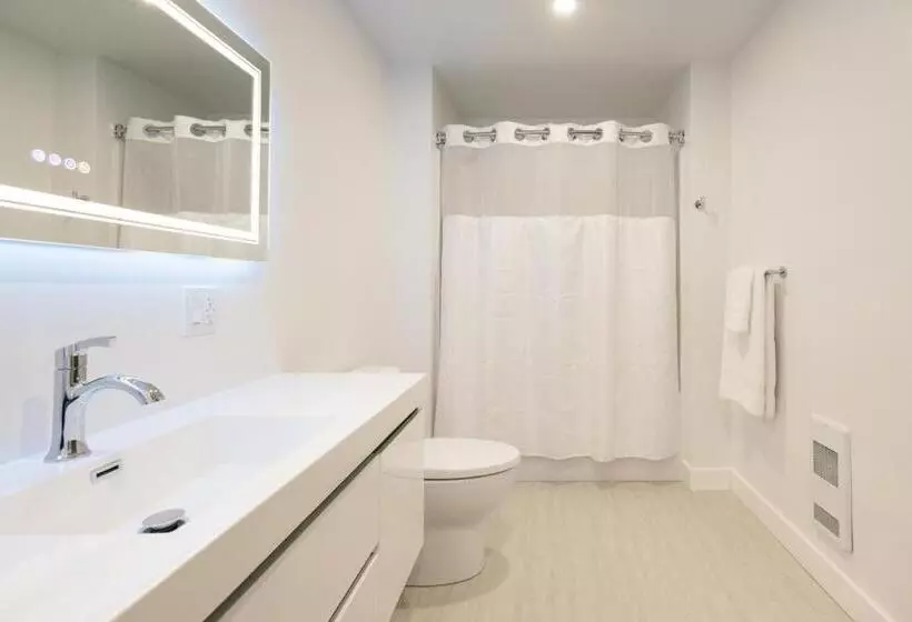 Hotelli Homeport Suites & Residences