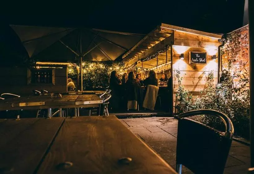 Hotelli The Crate & Apple Pub