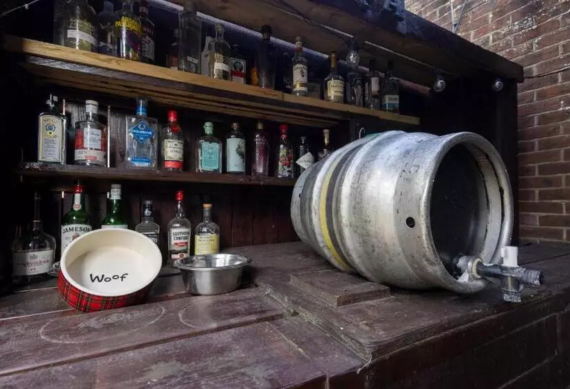 Hotelli The Crate & Apple Pub