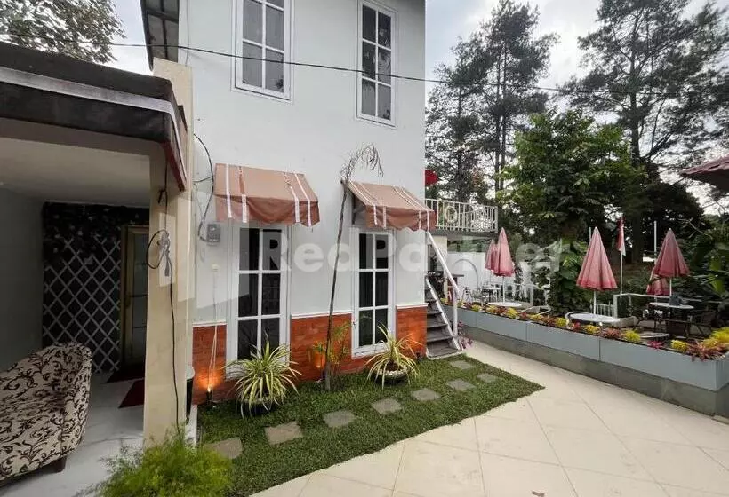 Hotel Villa Layar Selorejo Redpartner