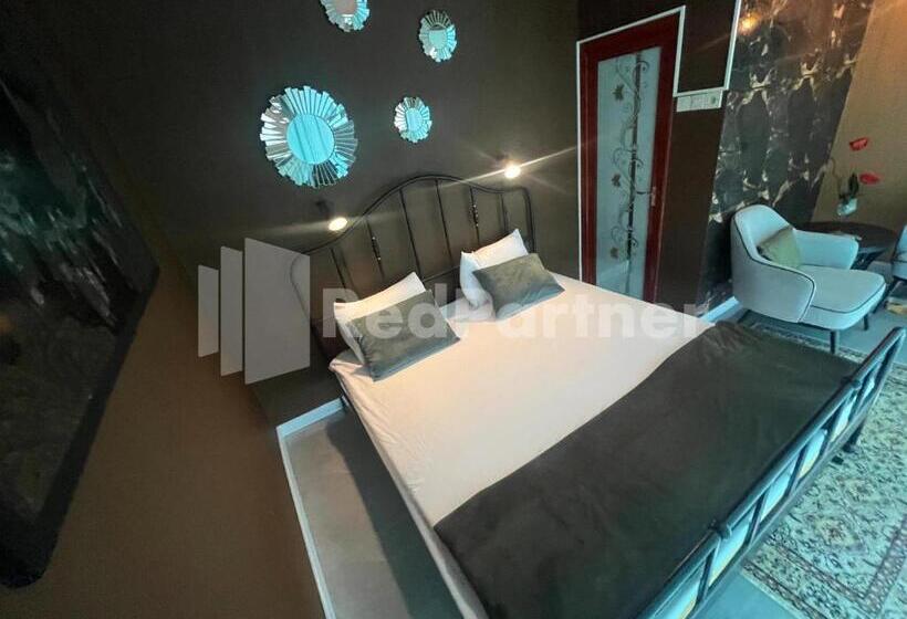 ホテル Villa Layar Selorejo Redpartner