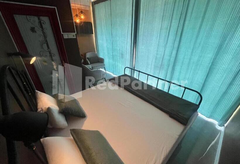 ホテル Villa Layar Selorejo Redpartner