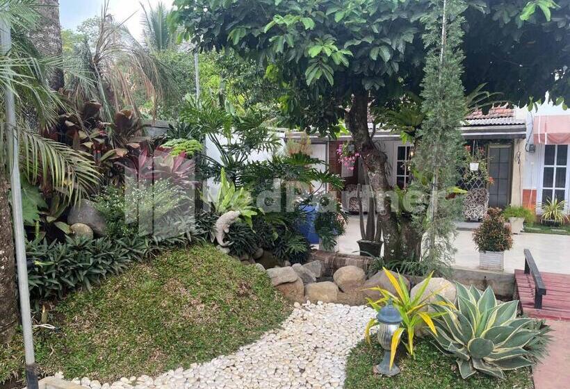 ホテル Villa Layar Selorejo Redpartner