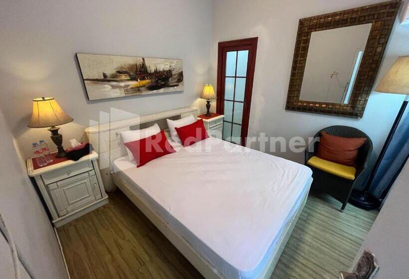 ホテル Villa Layar Selorejo Redpartner