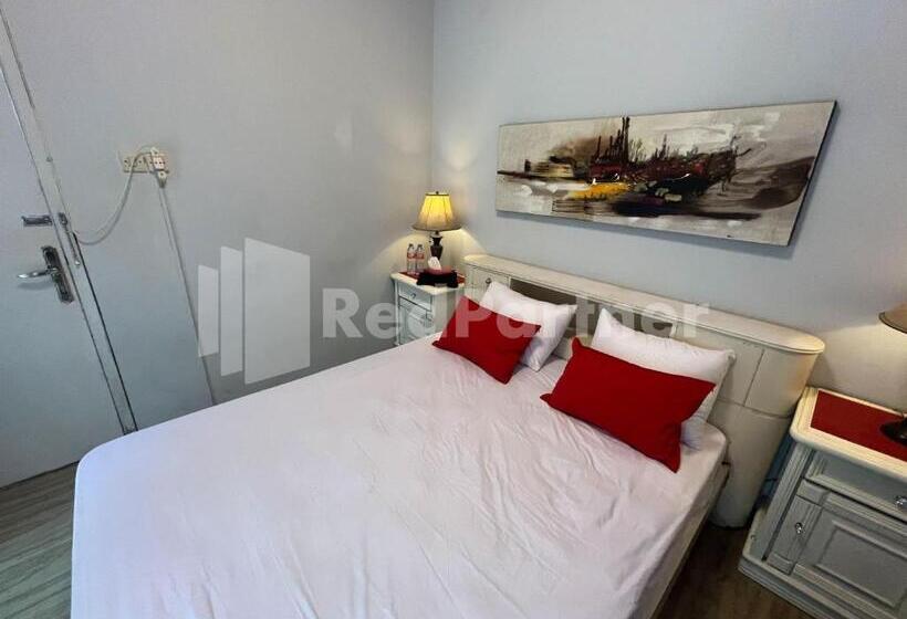 ホテル Villa Layar Selorejo Redpartner