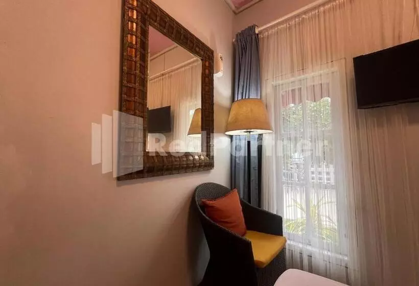 Hotel Villa Layar Selorejo Redpartner