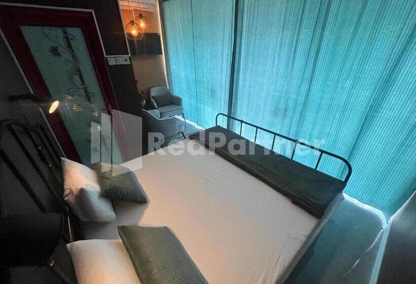 ホテル Villa Layar Selorejo Redpartner