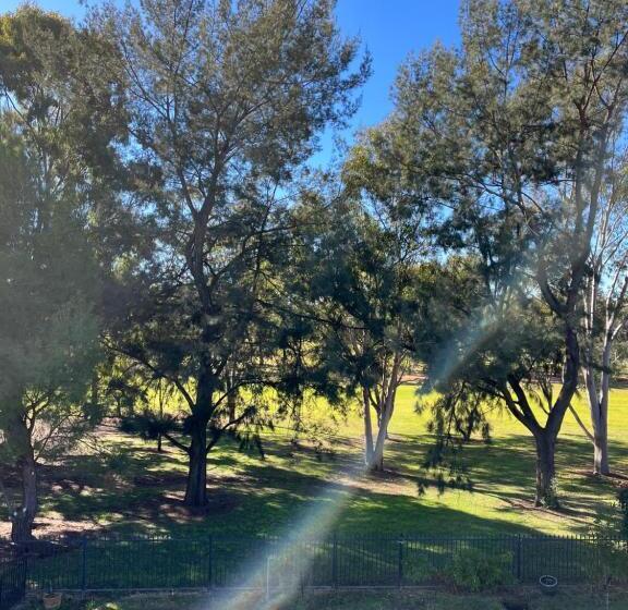 פנסיון Cozy Private Room With Secured Yard Pet Friendly