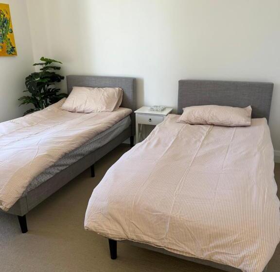 פנסיון Cozy Private Room With Secured Yard Pet Friendly