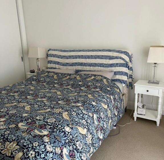 פנסיון Cozy Private Room With Secured Yard Pet Friendly