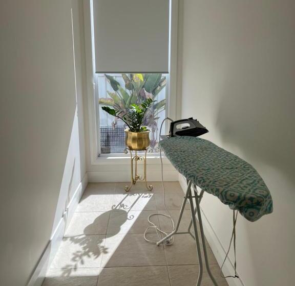 פנסיון Cozy Private Room With Secured Yard Pet Friendly