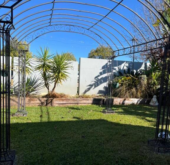 פנסיון Cozy Private Room With Secured Yard Pet Friendly