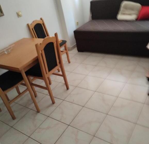 پانسیون Fine Holidays