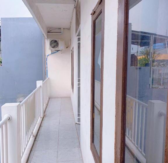 پانسیون Guest House Natasya Priok By Nusalink