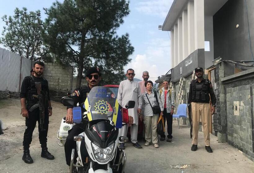 پانسیون Swat Hilltop Resort