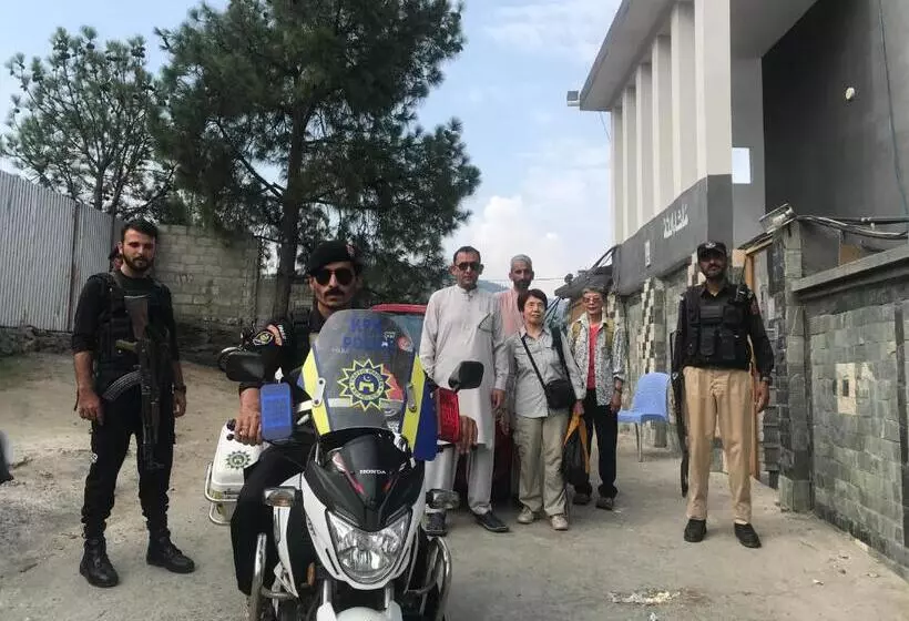 پانسیون Swat Hilltop Resort